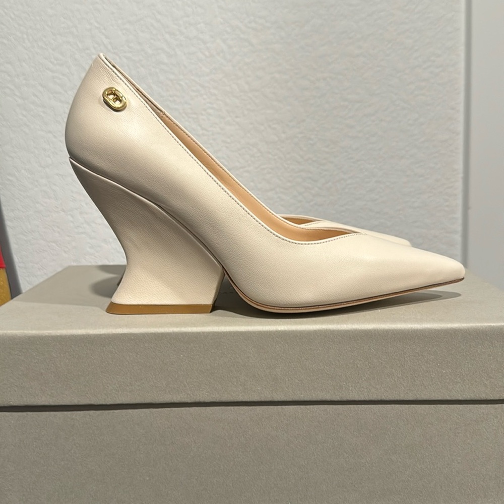 Ivory Leather Dee Ocleppo Wedge Pumps Size 6